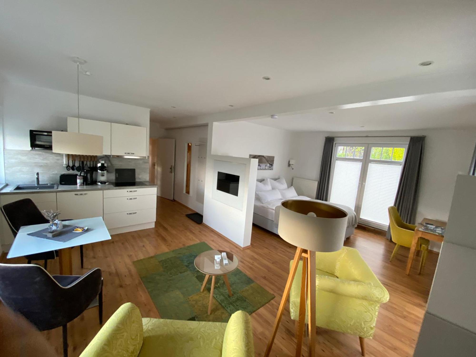 Apartments Im Chateau D'Esprit Höhr-Grenzhausen Eksteriør bilde